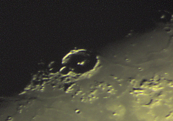 Petit cratère lunaire d'Avril 10042410